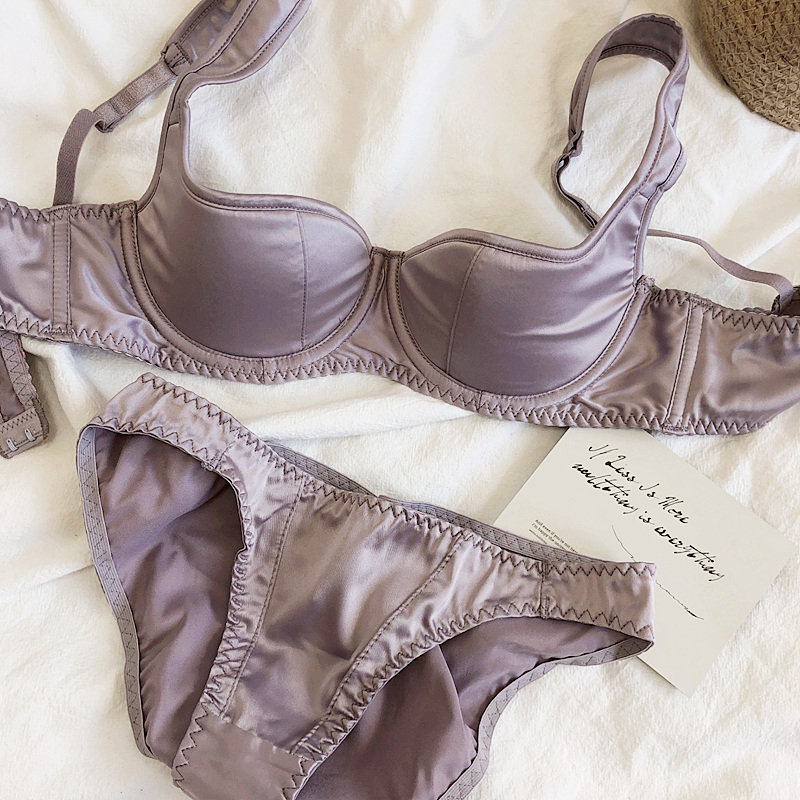 Sexy half cup on top of retro  - مراجعة Lace Bralette Set وسعره