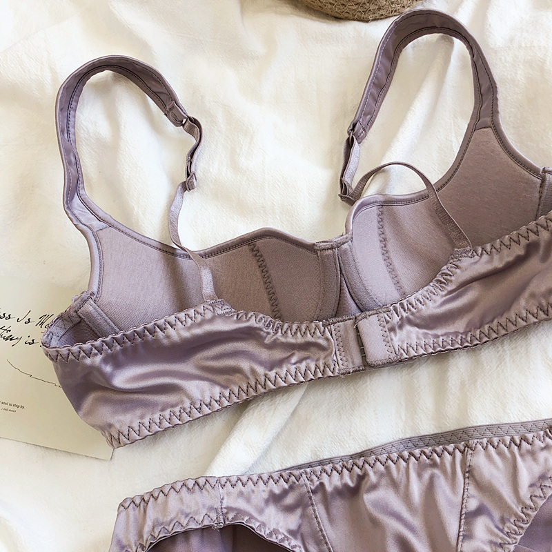 Sexy half cup on top of retro  - مراجعة Lace Bralette Set وسعره