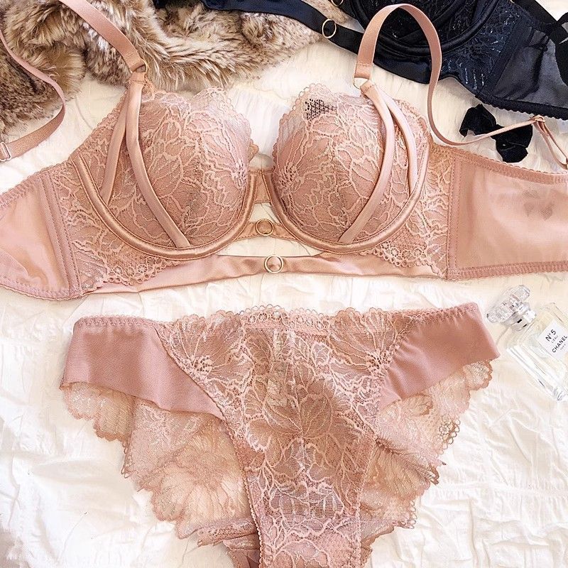 Sexy Hollow Lace Bra Set Large - مراجعة Minimizer Bra Women وسعره