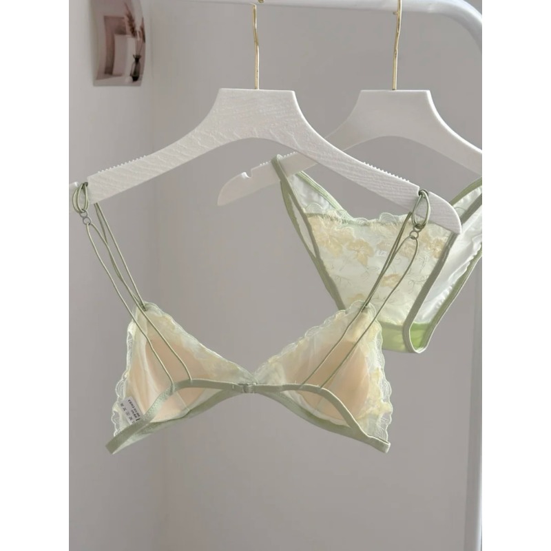 French Triangle Cup Bralette E - مراجعة Lace Bralette Set وسعره